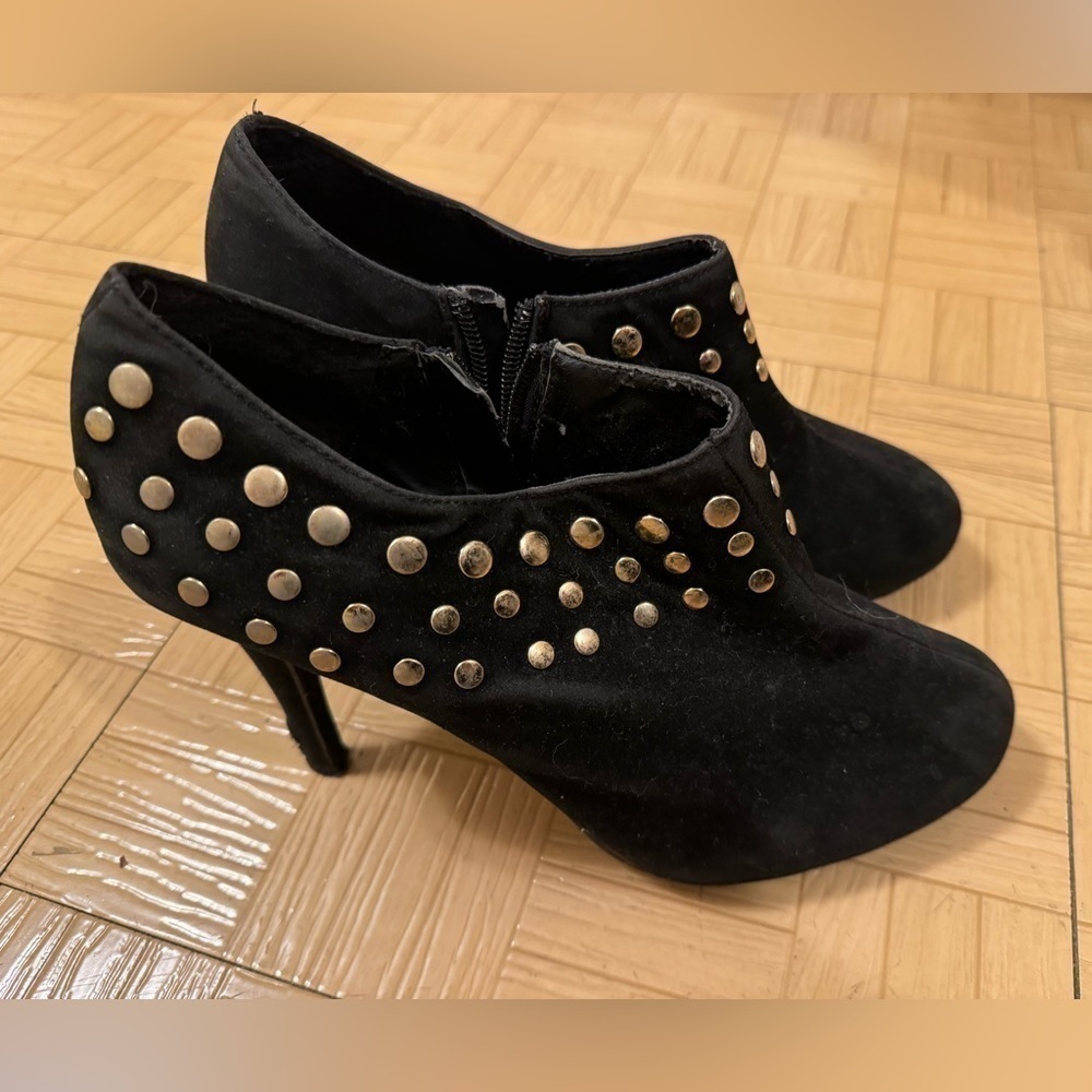 Black heeled booties with gold studs size 9 - Picture 3 of 11